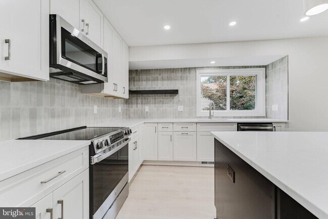 Building Photo - 7107 Sontag Way