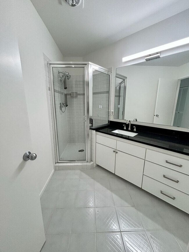 Building Photo - Capitol Hill Townhouse