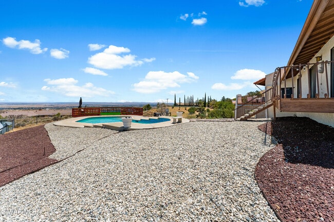 Building Photo - 1055 Lakeview Dr