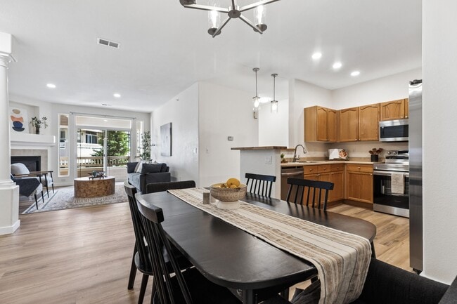 Building Photo - 8456 S Hoyt Way