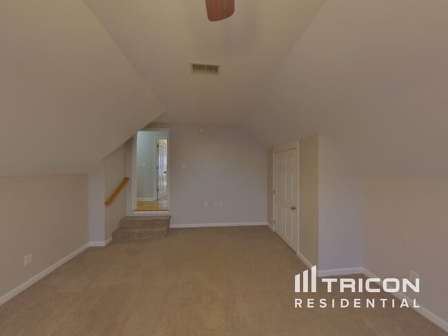 Building Photo - 4412 Spring Cove Dr