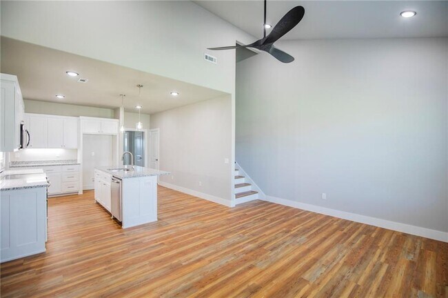 Building Photo - 907 Seaborn Way