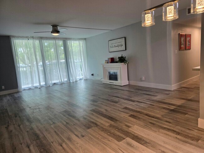 Building Photo - 1301 River Reach Dr