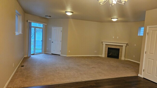 Building Photo - Hawks Praire Lacey 3 Bdrm Home!