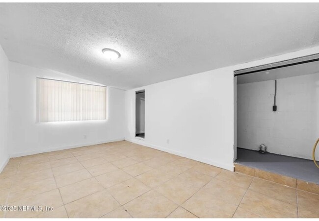 Building Photo - 9155 Sibbald Rd