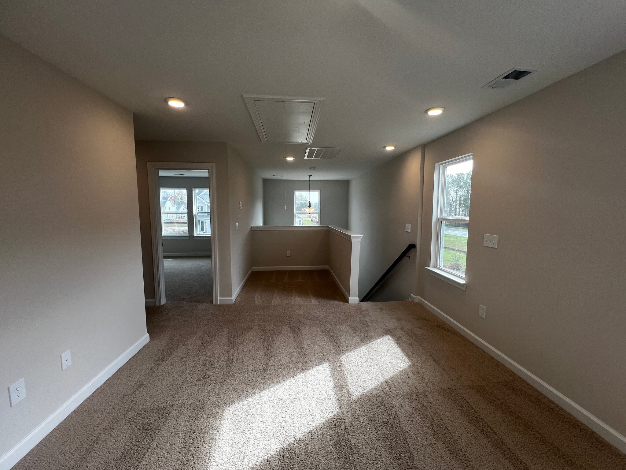 Building Photo - 1260 Saxon Ct