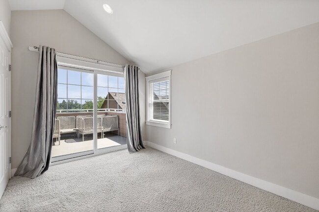 Building Photo - Stylish 3 bedroom townhome in Madison Valley!