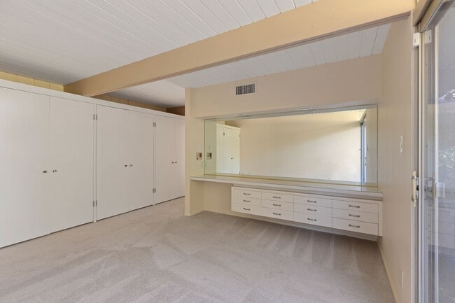 Building Photo - 10347 Cozycroft Ave