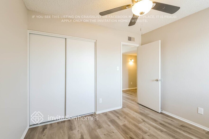 Building Photo - 920 W Villa Maria Dr