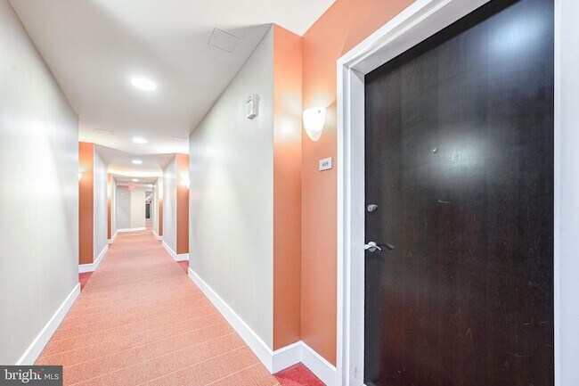 Building Photo - 444 W Broad St