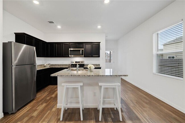 Building Photo - 329 Flower Smith Ln