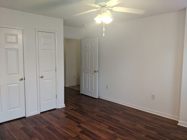 Building Photo - Great Mooresville Location!