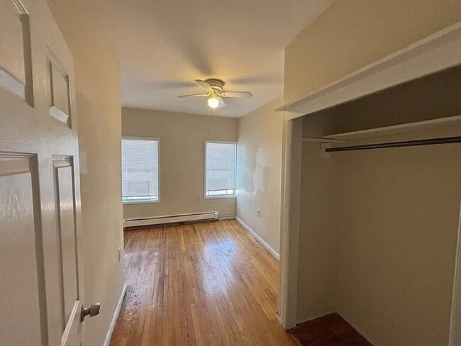 Building Photo - Spacious 4-bedroom house