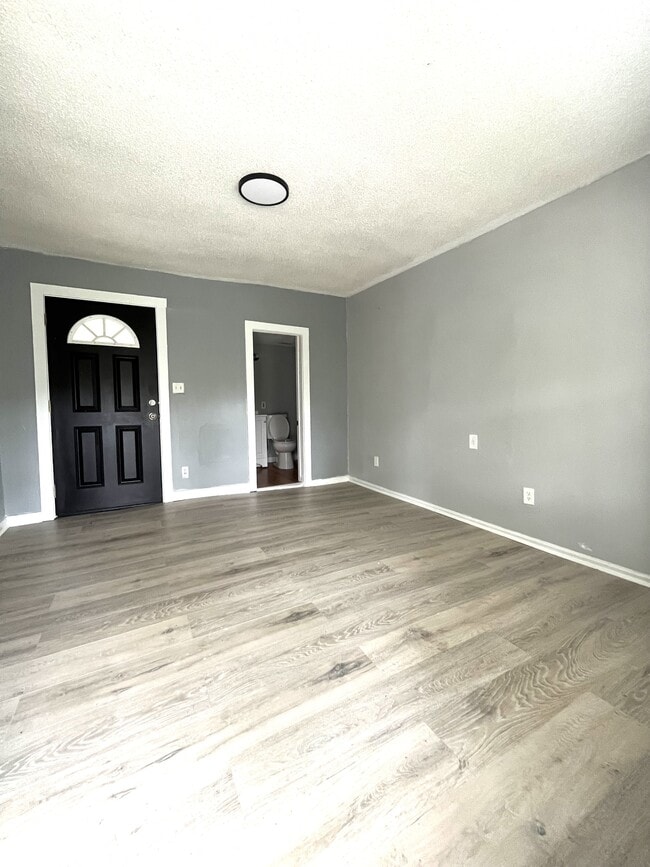 Building Photo - 426 Dyer Ave