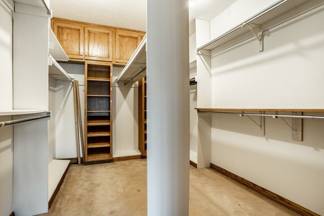 Building Photo - 9628 Summerlakes Dr