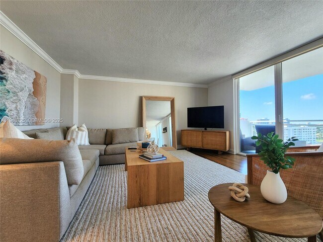 Building Photo - 2030 S Ocean Dr