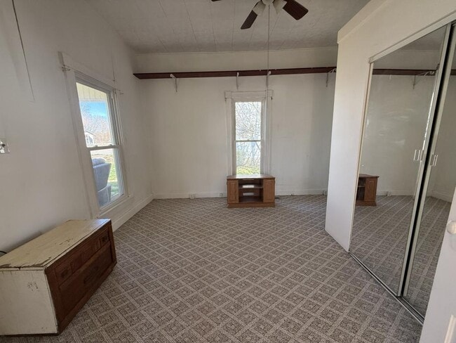 Building Photo - 211 W Main St