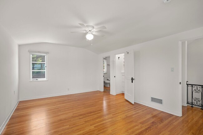 Building Photo - Kensington Exceptional Location 4Bed 3.5 Bath Private Gated Spanish Estate like property