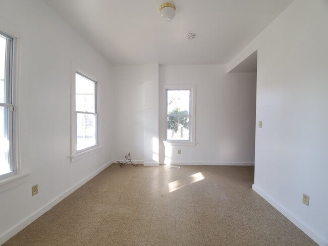 Building Photo - Adorable 3 bed 1 bath home For Rent in Bridgeton - $1575