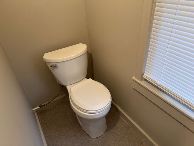 Building Photo - 3 Bedroom, 2 Bathroom updated home for $995!