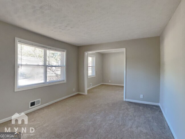 Building Photo - 2945 Botany Dr