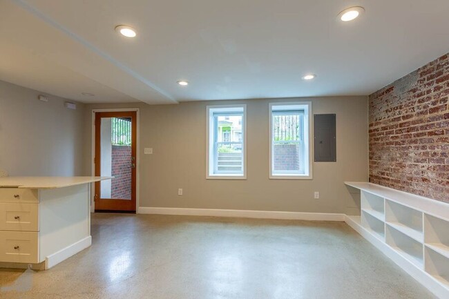 Building Photo - Excellent English Basement in Parkview!