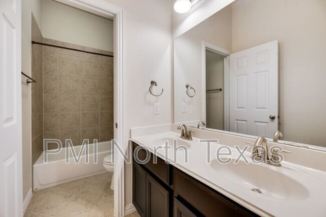 Building Photo - 415 San Marcos Dr