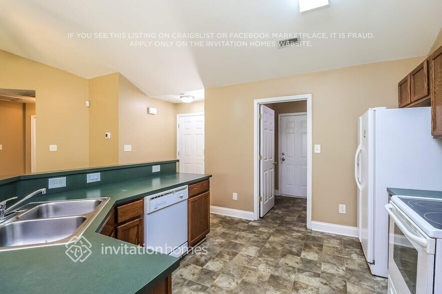 Building Photo - 2730 Stagbuck Dr