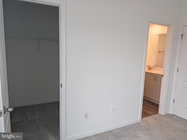 Building Photo - 21 Scrub Pne Ct