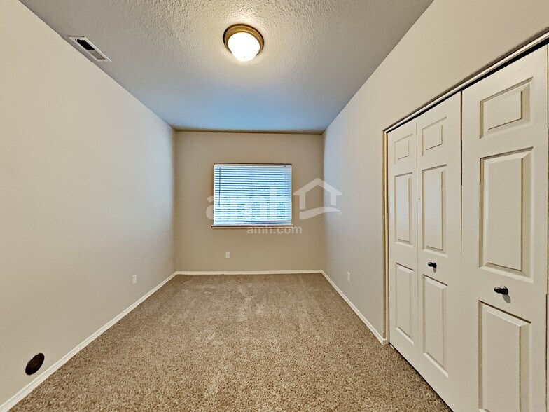 Building Photo - 38679 Dubarko Rd