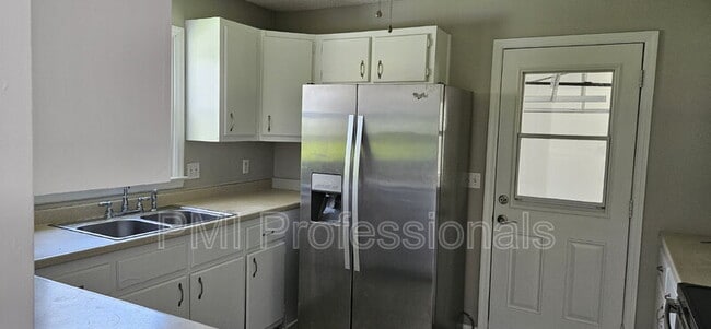 Building Photo - 831 Greenfield Ct