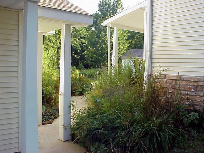 Building Photo - Scenic view home
