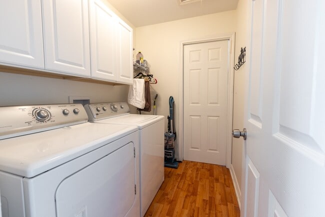 Building Photo - 4106 Temprano Dr
