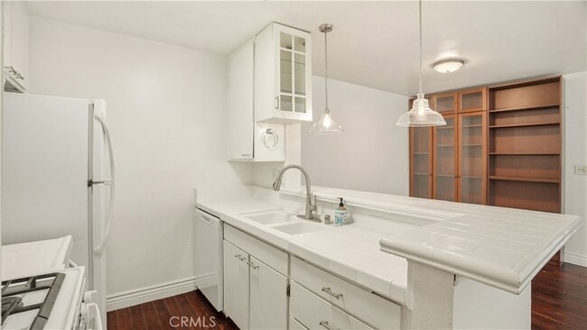 Building Photo - 18645 Hatteras St