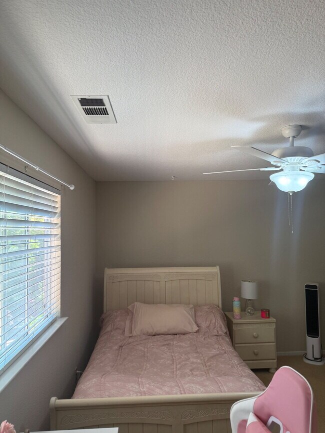 Building Photo - Charming 3 Bedroom 2.5 Bathroom Home in Pr...
