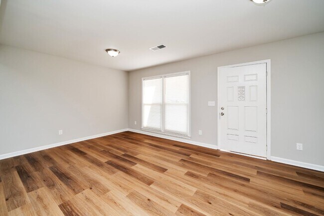 Building Photo - Bright, Updated & Ready for You – 3BR Home...
