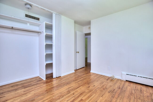 Building Photo - 208 Bayberry Ln