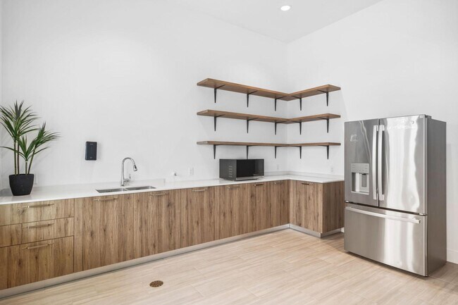 Building Photo - 384 Famagusta Dr