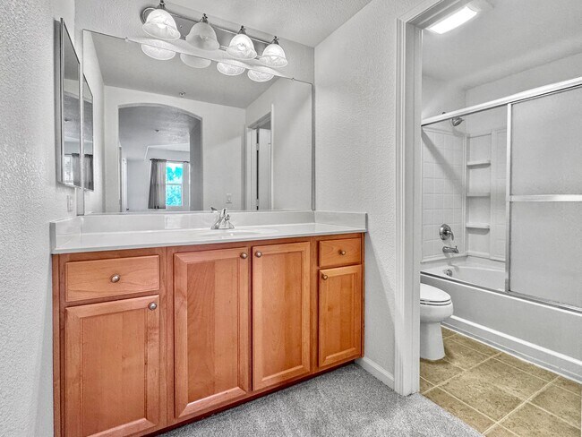 Building Photo - Updated 2BR/2BA Condo with Garage in Prime...