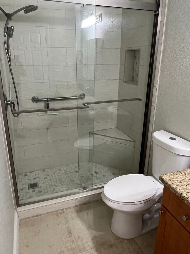 Building Photo - 455 Alt 19