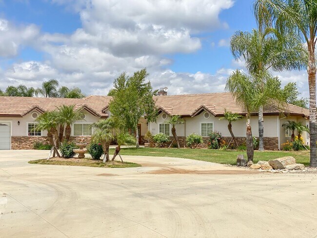 Building Photo - 36312 Travis Ct