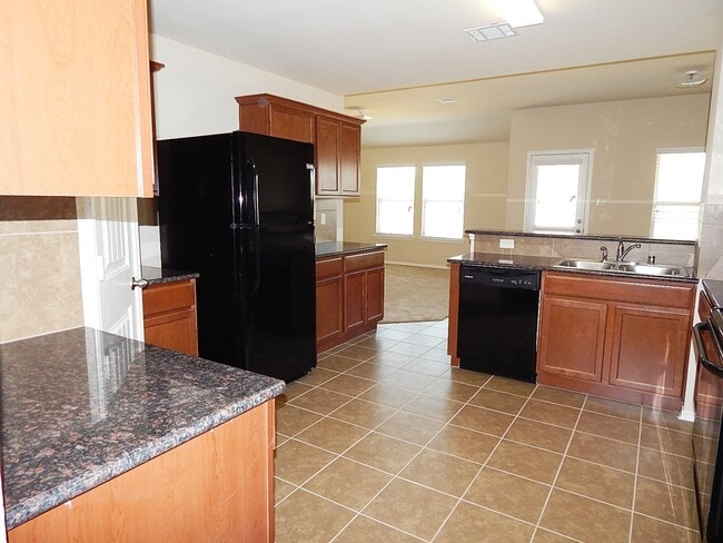 Building Photo - Beautiful 4 Bedroom Available in The Verandah
