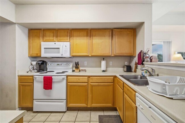 Building Photo - 1000 Villagio Cir