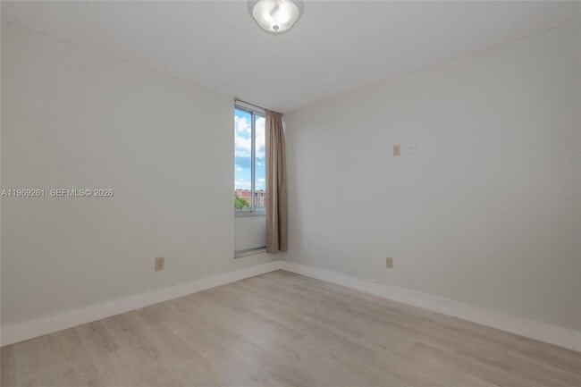 Building Photo - 9150 Fontainebleau Blvd