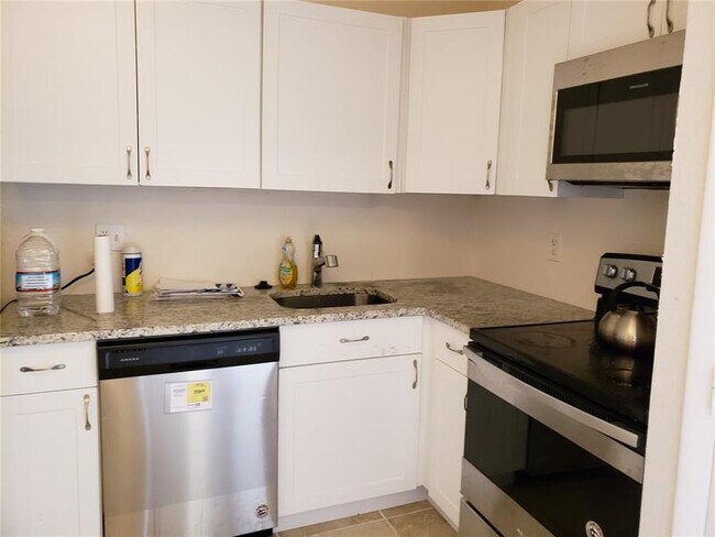 Building Photo - 4174 Inverrary Dr