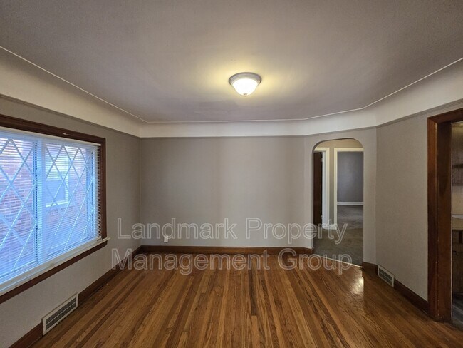 Building Photo - 9657 Outer Dr E