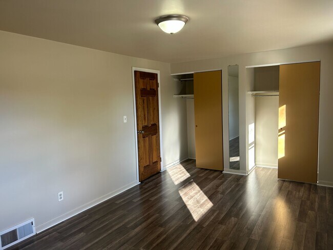 Building Photo - 100 Brittany Dr