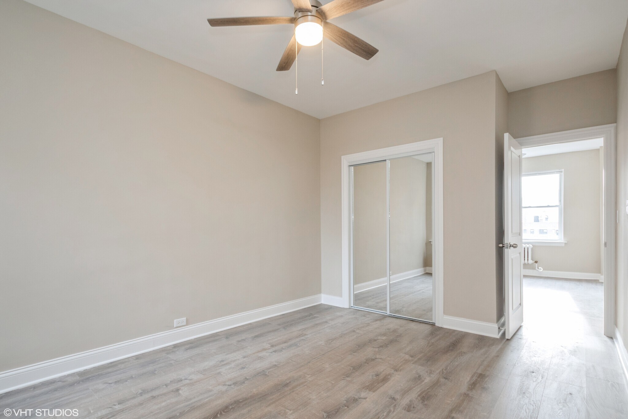 Building Photo - 432 W Belmont Ave