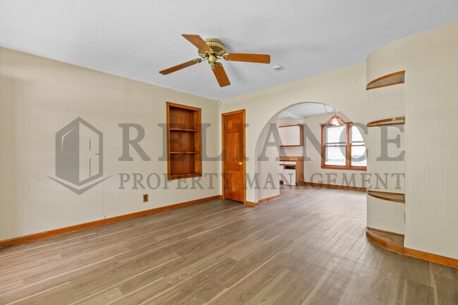 Building Photo - 636 S Clifton Ave