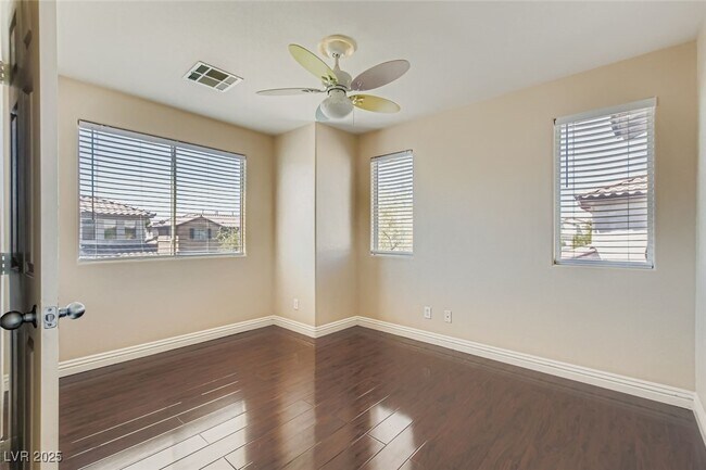 Building Photo - 5986 Ambleshire Ave